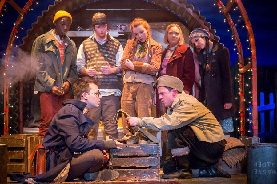 storyhouse_secret_sevencMark_carline7